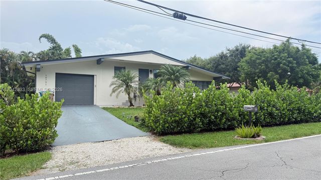 10751 SW 48th St, Davie, FL 33328