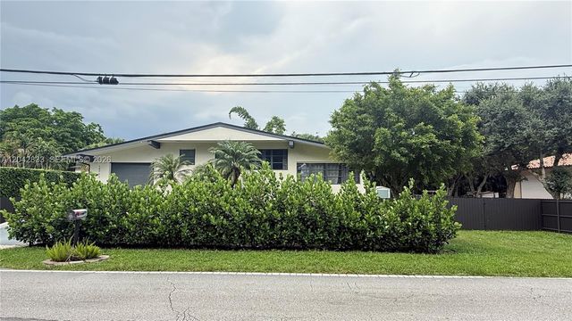 10751 SW 48th St, Davie, FL 33328