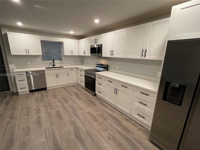 10751 SW 48th St, Davie, FL 33328