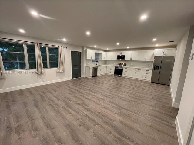 10751 SW 48th St, Davie, FL 33328