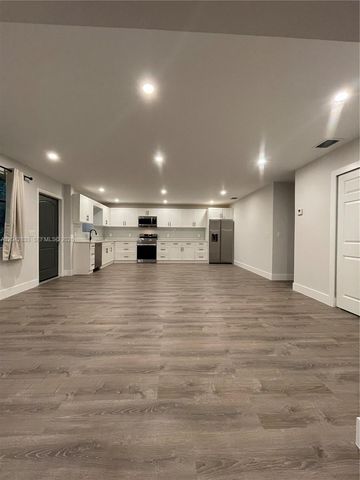 10751 SW 48th St, Davie, FL 33328