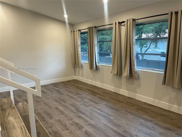 10751 SW 48th St, Davie, FL 33328