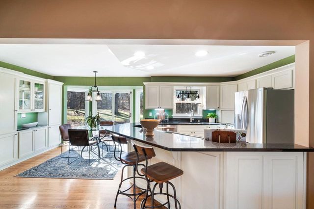 N59W38235 Mainland DRIVE, Oconomowoc, WI 53066