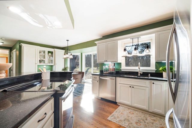 N59W38235 Mainland DRIVE, Oconomowoc, WI 53066