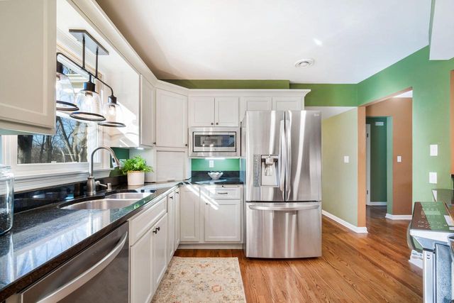 N59W38235 Mainland DRIVE, Oconomowoc, WI 53066