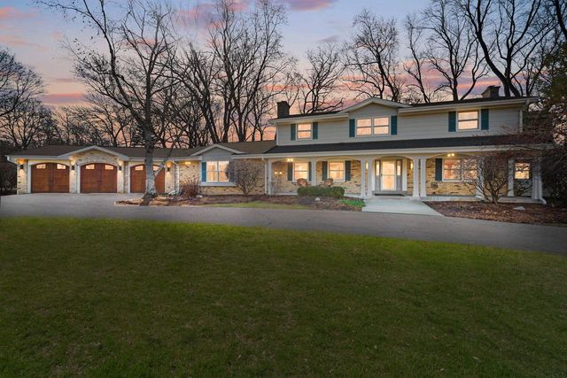 N59W38235 Mainland DRIVE, Oconomowoc, WI 53066