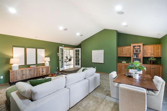 N59W38235 Mainland DRIVE, Oconomowoc, WI 53066