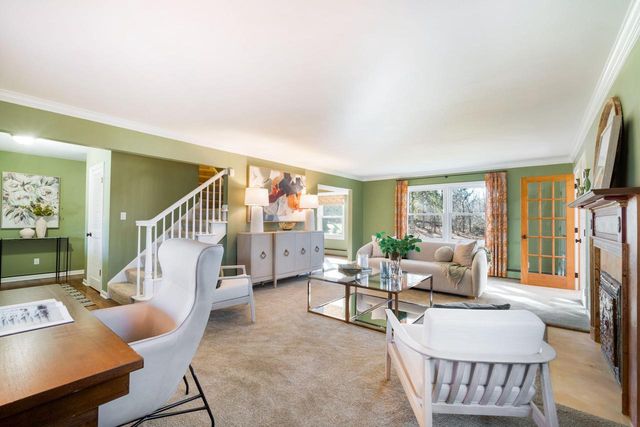 N59W38235 Mainland DRIVE, Oconomowoc, WI 53066