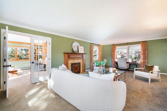 N59W38235 Mainland DRIVE, Oconomowoc, WI 53066