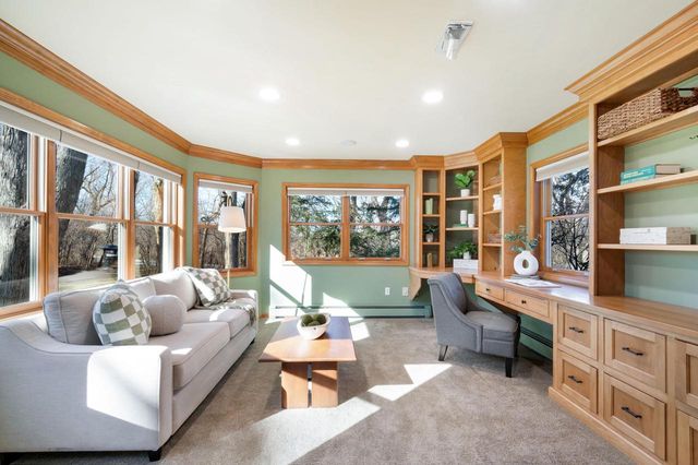 N59W38235 Mainland DRIVE, Oconomowoc, WI 53066