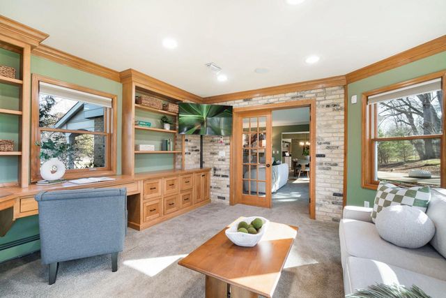 N59W38235 Mainland DRIVE, Oconomowoc, WI 53066