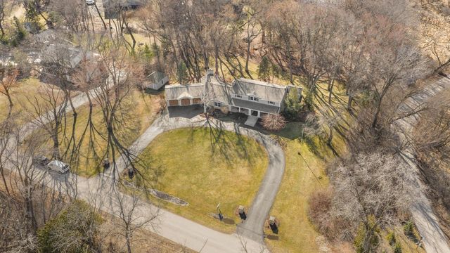 N59W38235 Mainland DRIVE, Oconomowoc, WI 53066