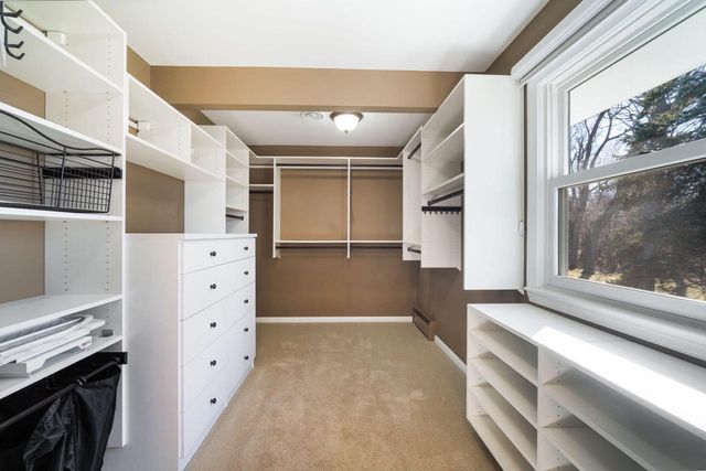 N59W38235 Mainland DRIVE, Oconomowoc, WI 53066