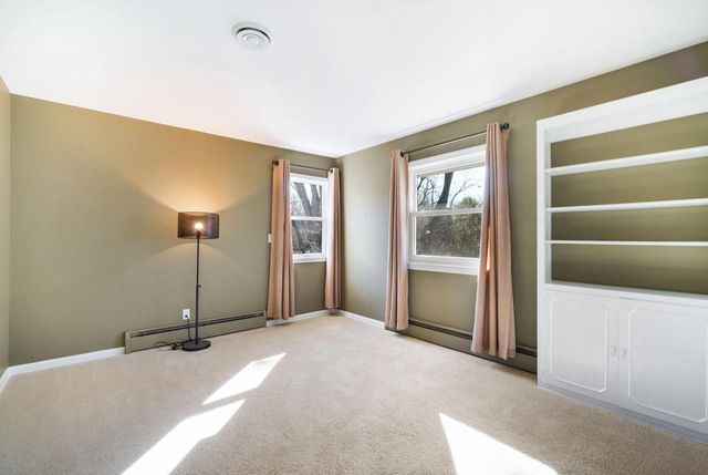 N59W38235 Mainland DRIVE, Oconomowoc, WI 53066