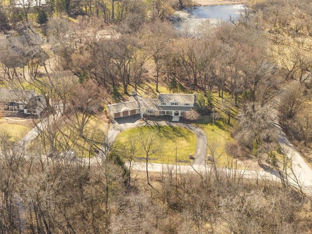 N59W38235 Mainland DRIVE, Oconomowoc, WI 53066