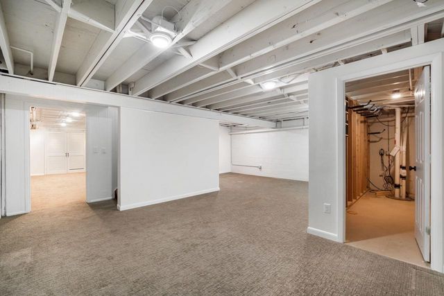 N59W38235 Mainland DRIVE, Oconomowoc, WI 53066