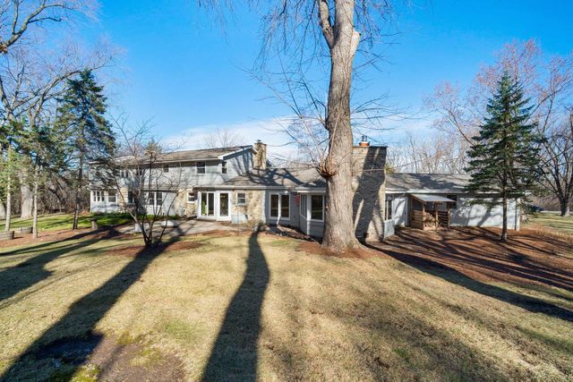 N59W38235 Mainland DRIVE, Oconomowoc, WI 53066