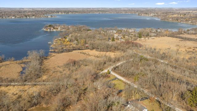 N59W38235 Mainland DRIVE, Oconomowoc, WI 53066