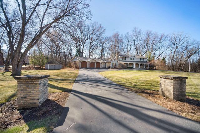 N59W38235 Mainland DRIVE, Oconomowoc, WI 53066