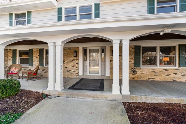 N59W38235 Mainland DRIVE, Oconomowoc, WI 53066