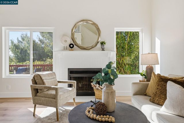 4852 Starflower Dr, Martinez, CA 94553