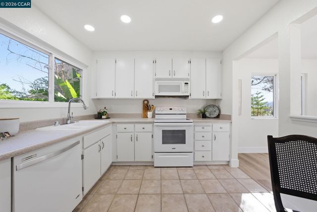 4852 Starflower Dr, Martinez, CA 94553