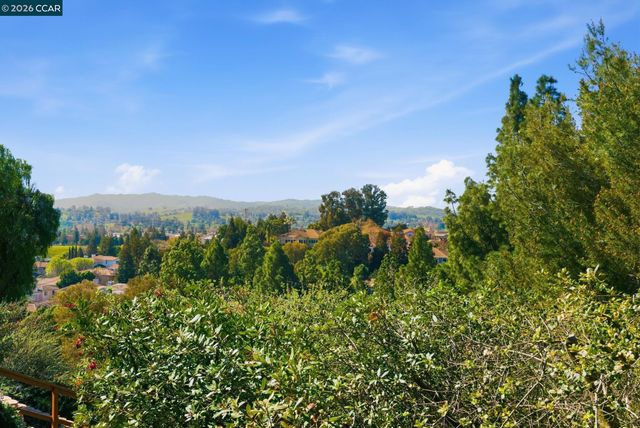 4852 Starflower Dr, Martinez, CA 94553