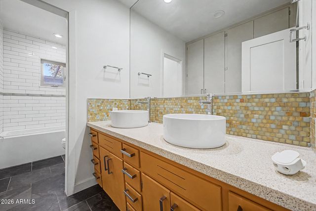 2126 S LA ROSA Drive, Tempe, AZ 85282