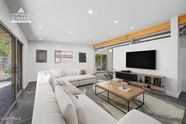 2126 S LA ROSA Drive, Tempe, AZ 85282