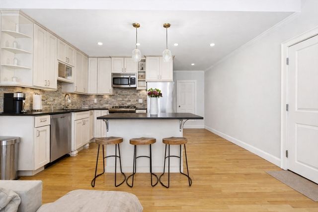 234 Marlborough St 1, Boston, MA 02116