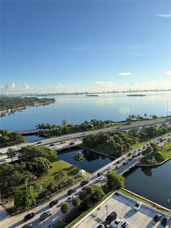600 NE 36th St 2002, Miami, FL 33137