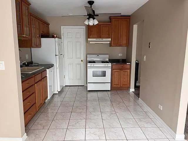 1544 Williamsburg Drive B2, Schaumburg, IL 60193