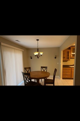 1544 Williamsburg Drive B2, Schaumburg, IL 60193