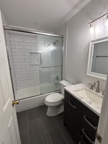1544 Williamsburg Drive B2, Schaumburg, IL 60193