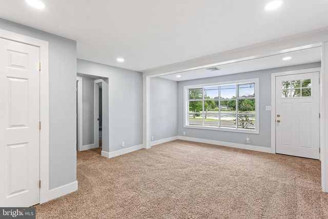 2105 LAKESIDE DR, Williamstown, NJ 08094