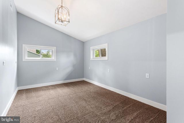 2105 LAKESIDE DR, Williamstown, NJ 08094