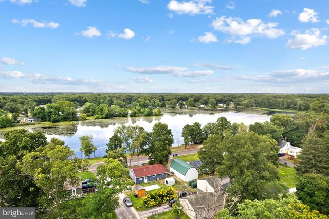 2105 LAKESIDE DR, Williamstown, NJ 08094