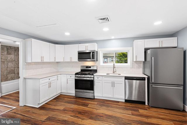 2105 LAKESIDE DR, Williamstown, NJ 08094