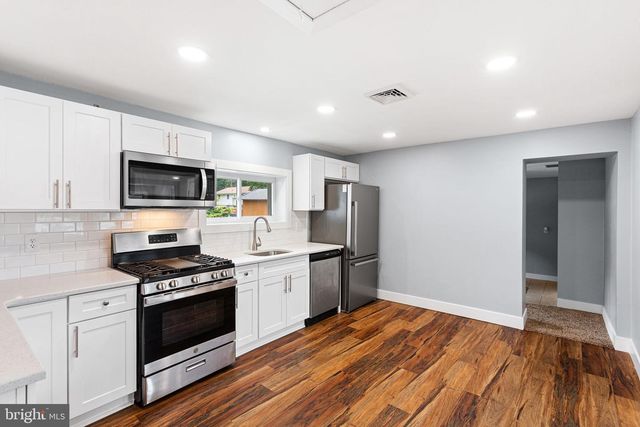 2105 LAKESIDE DR, Williamstown, NJ 08094