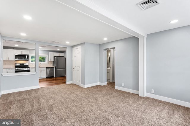 2105 LAKESIDE DR, Williamstown, NJ 08094