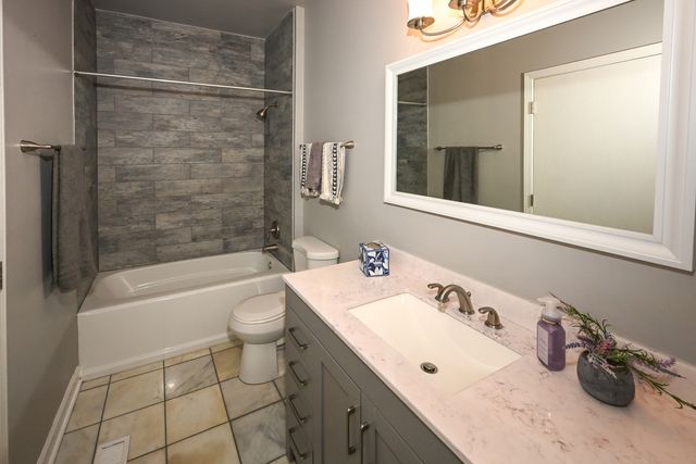 150 E Lake Ridge Drive, Glendale Heights, IL 60139