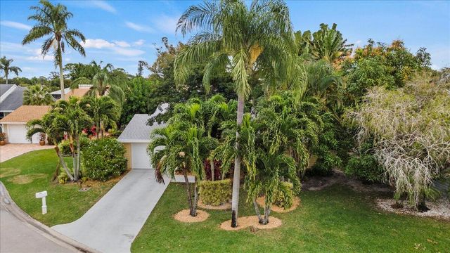 6691 S Pine Court, Palm Beach Gardens, FL 33418