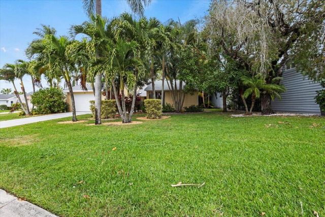 6691 S Pine Court, Palm Beach Gardens, FL 33418