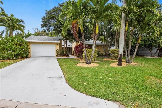6691 S Pine Court, Palm Beach Gardens, FL 33418
