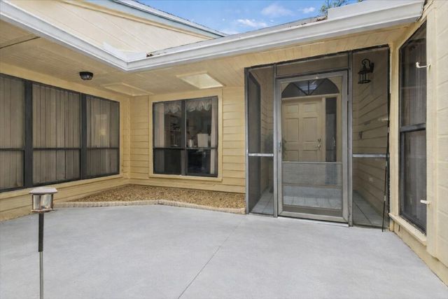 6691 S Pine Court, Palm Beach Gardens, FL 33418