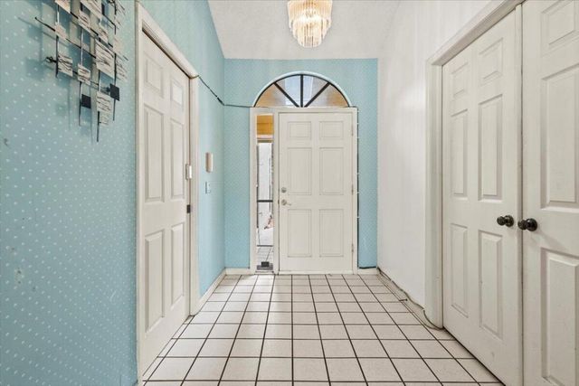 6691 S Pine Court, Palm Beach Gardens, FL 33418