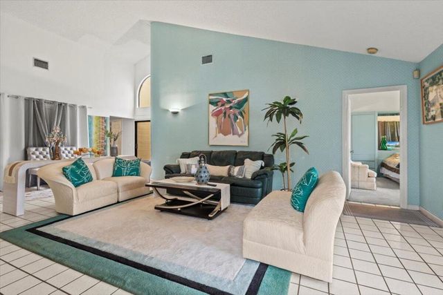 6691 S Pine Court, Palm Beach Gardens, FL 33418