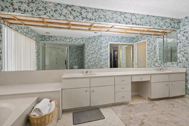 6691 S Pine Court, Palm Beach Gardens, FL 33418