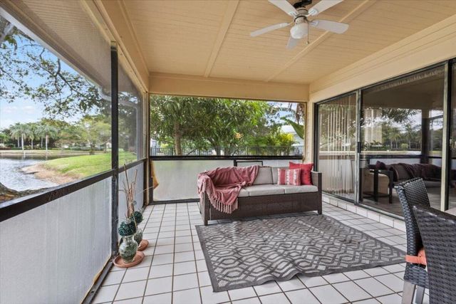 6691 S Pine Court, Palm Beach Gardens, FL 33418