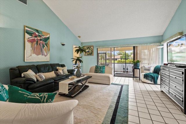 6691 S Pine Court, Palm Beach Gardens, FL 33418